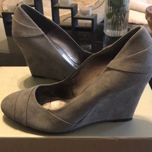 Te Casan by Natalie Portman gray wedge platform
